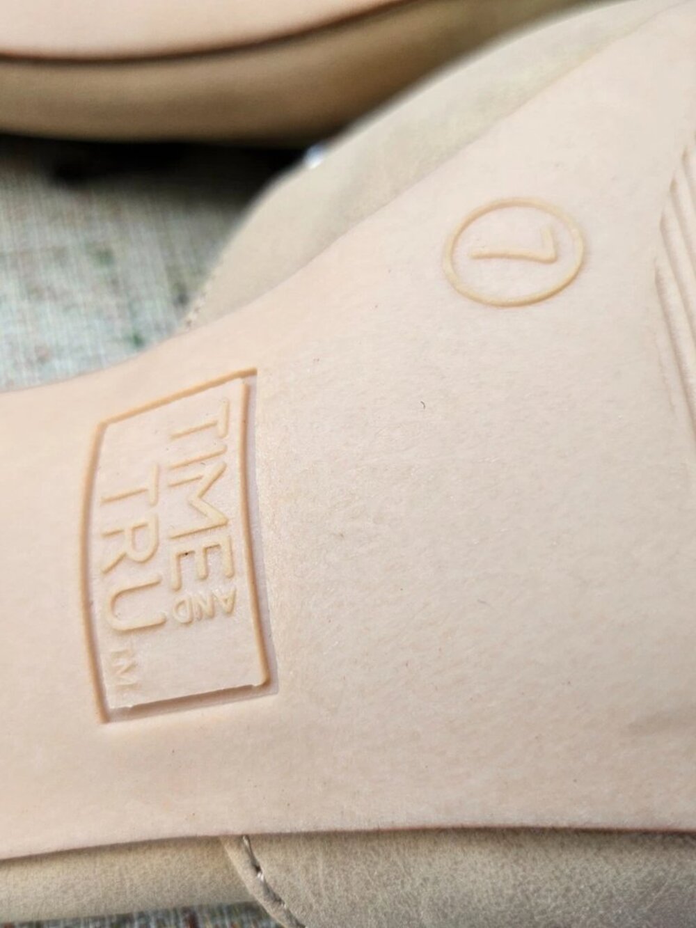 Time And Tru Women Pump Sandal Heel Beige Faux Leather Vegan Upper Size 7 NWT - Picture 10 of 11